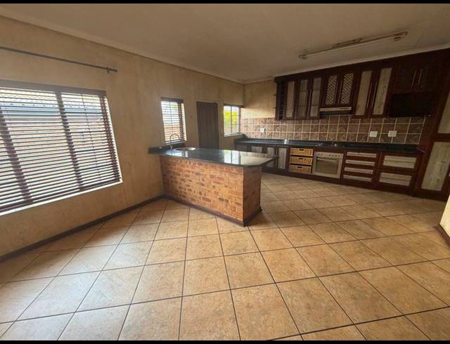 3 BEDROOM TOWNHOUSE FOR SALE IN AERORAND